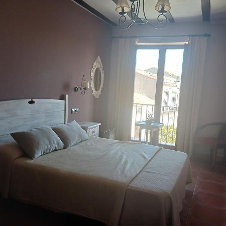 Hotel Restaurante Dona Elvira Nava del Rey المظهر الخارجي الصورة
