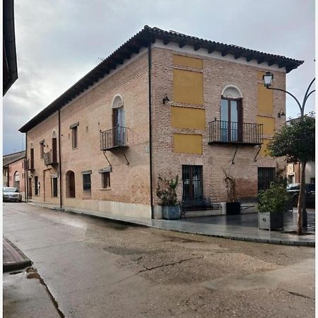 Hotel Restaurante Dona Elvira Nava del Rey المظهر الخارجي الصورة