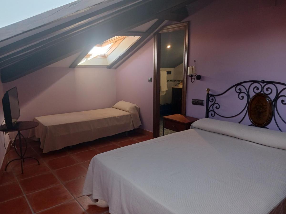 Hotel Restaurante Dona Elvira Nava del Rey المظهر الخارجي الصورة