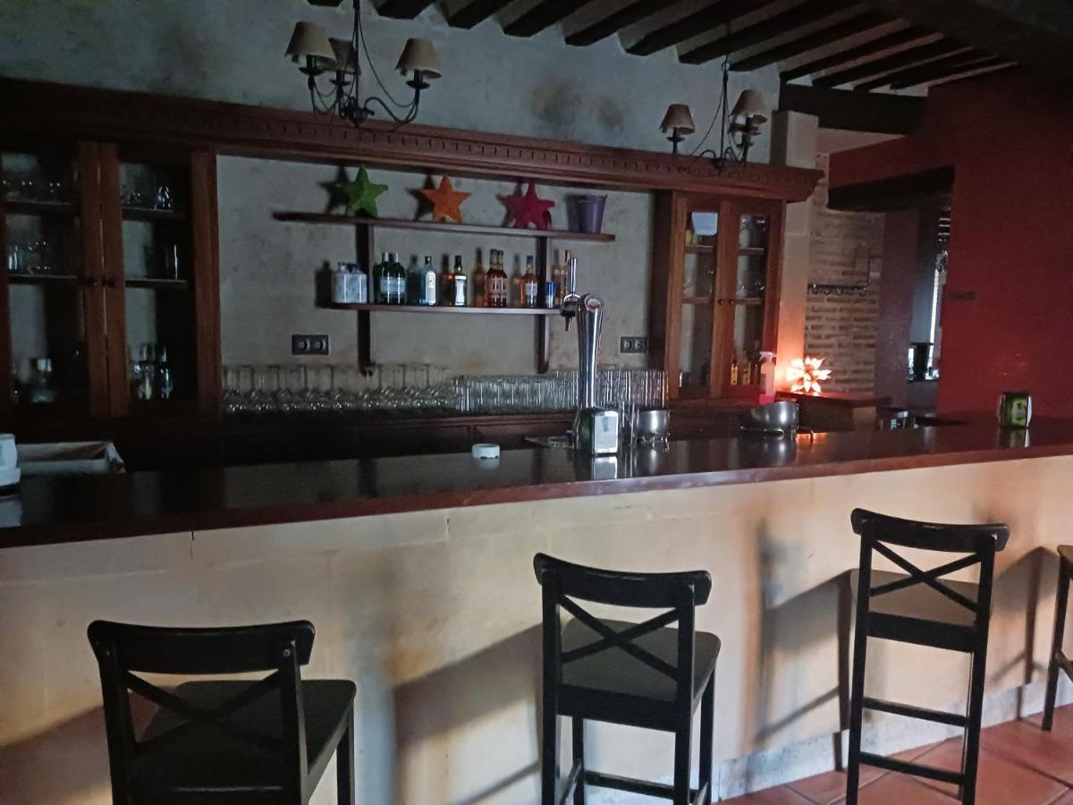 Hotel Restaurante Dona Elvira Nava del Rey المظهر الخارجي الصورة
