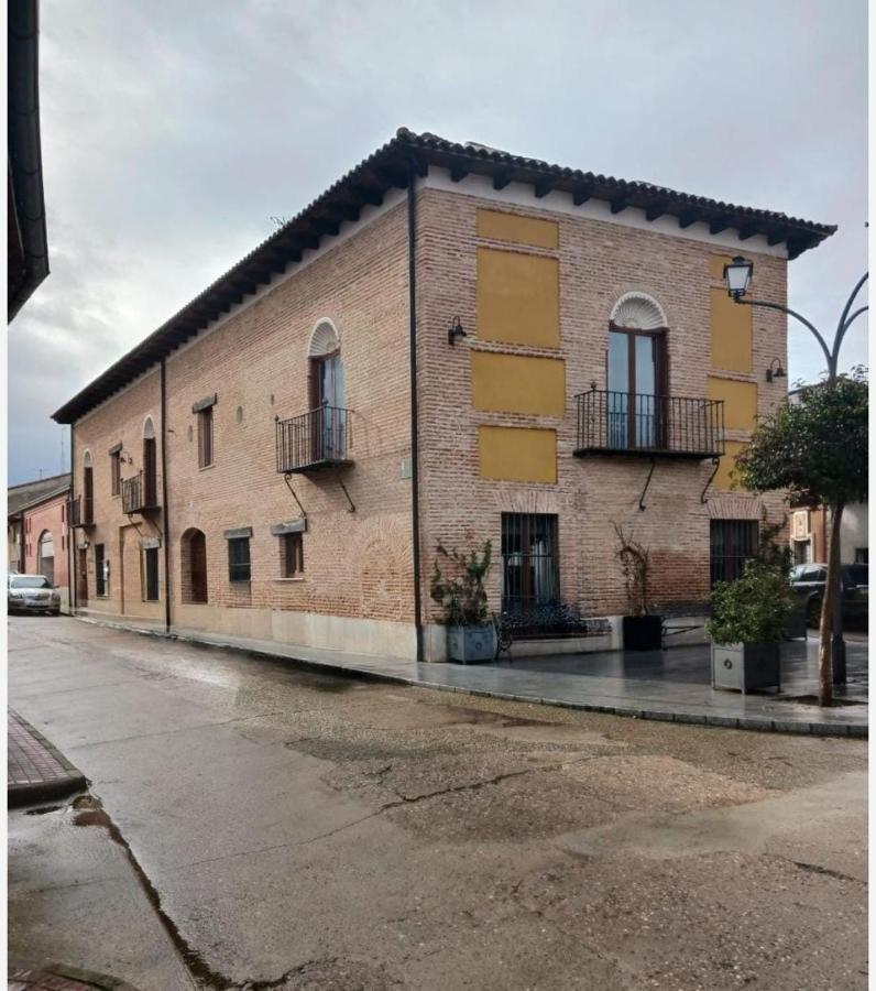 Hotel Restaurante Dona Elvira Nava del Rey المظهر الخارجي الصورة
